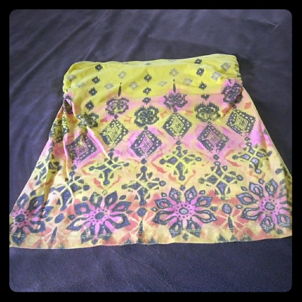 Yellow tube top with design